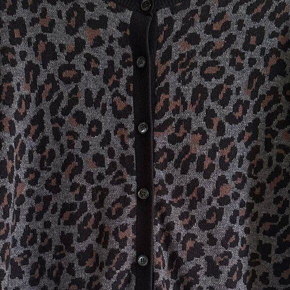 Ann Taylor Leopard Cardigan Sweater Sz M Button-Up Charcoal Gray Preppy Mob Wife - Picture 3 of 4